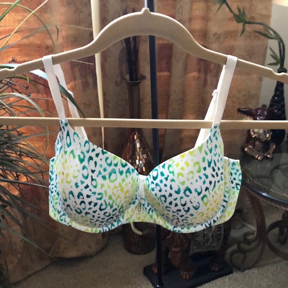 Victoria’s Secret Lines Perfect Coverage Bra
